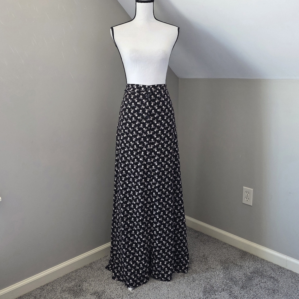 Hot Topic Skulls Maxi Skirt